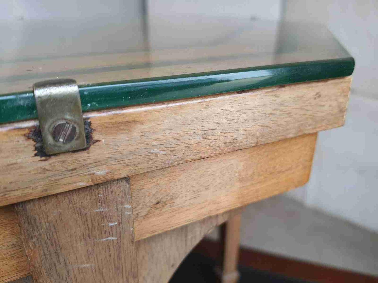 20thC hexagonal small walnut marquetry side end coffee table glass top spade feet