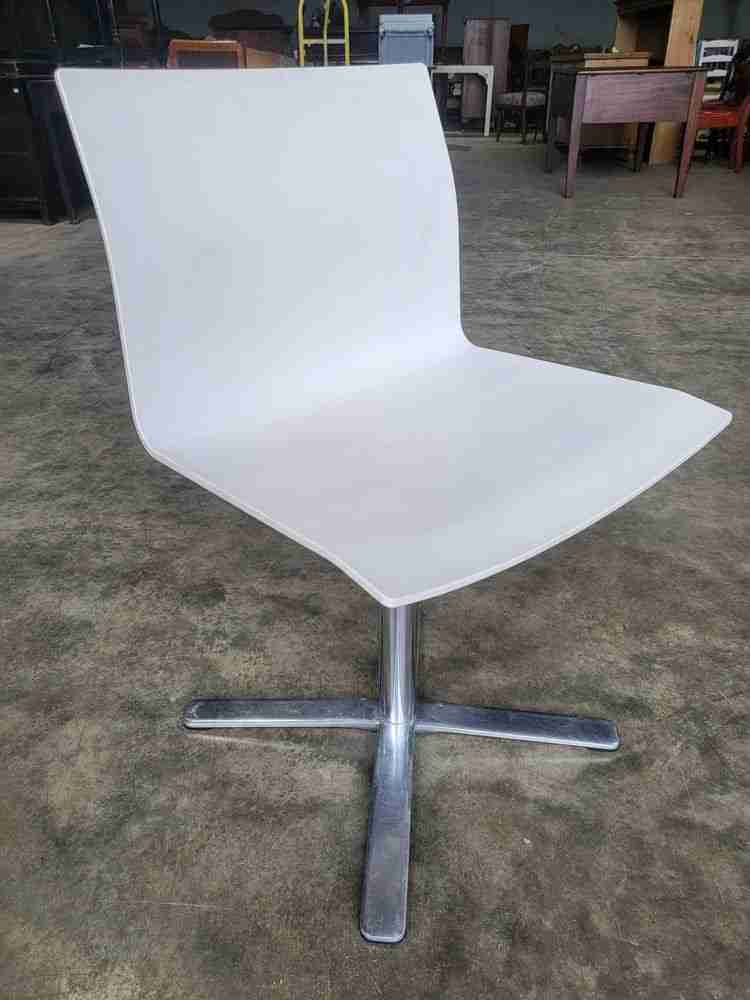 4 Vintage repro 70's style white moulded chrome star base dining office chairs