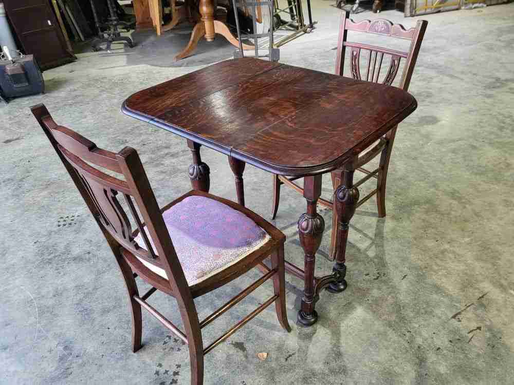 Antique Edwardian small oak drop leaf occasional dining table