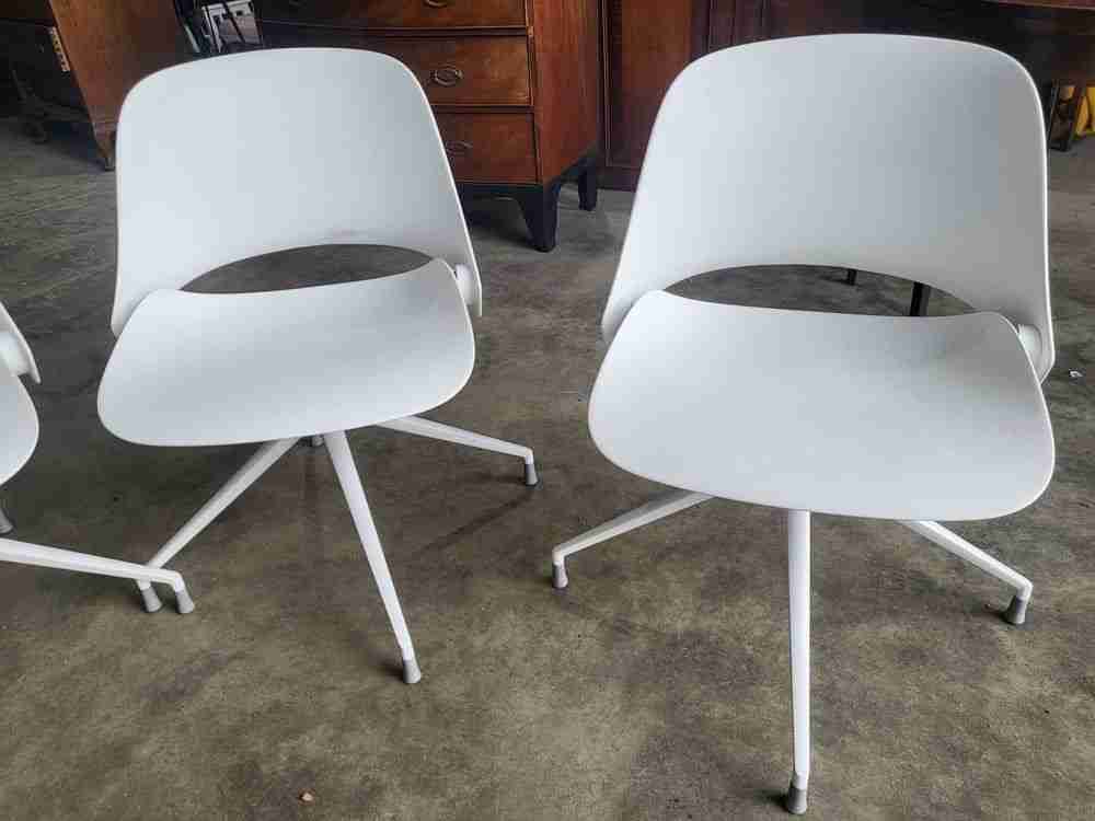 Six Humanscale Trea white 4 metal legs office dining chairs