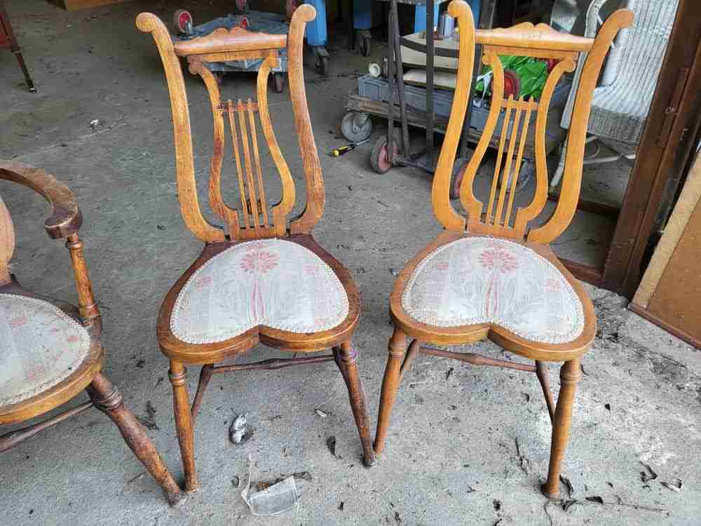 Six antique Lyre back dining chairs heart shaped seats turned legs