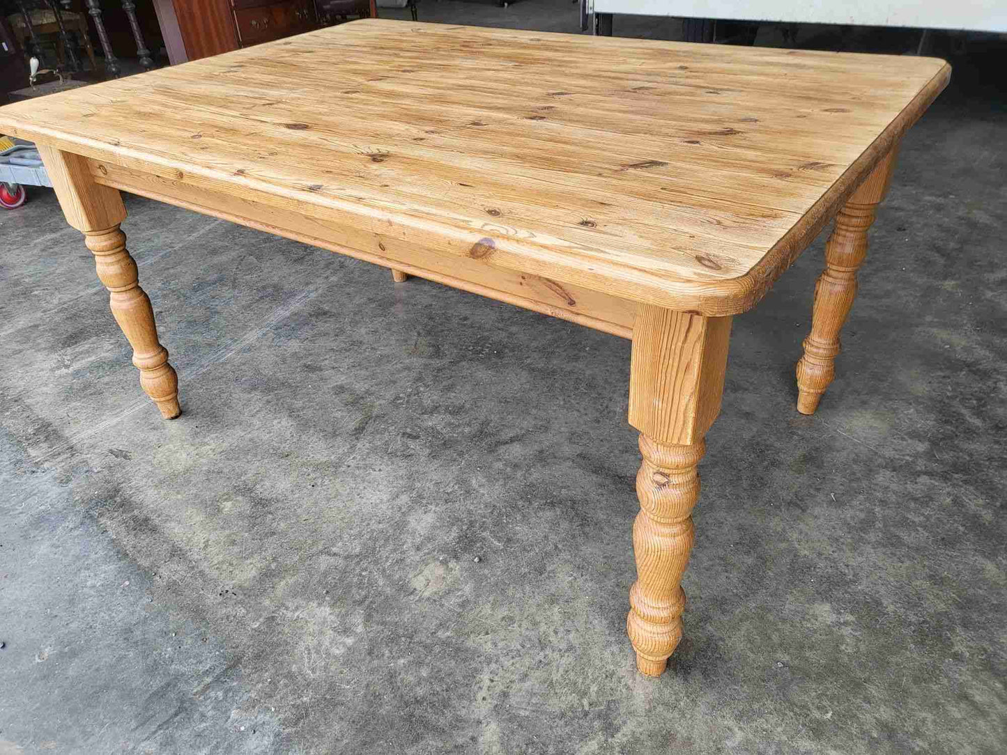 Pine kitchen dining table turned legs seat 6