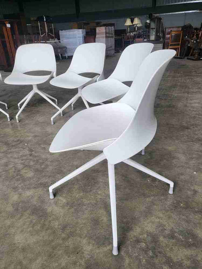 Six Humanscale Trea white 4 metal legs office dining chairs