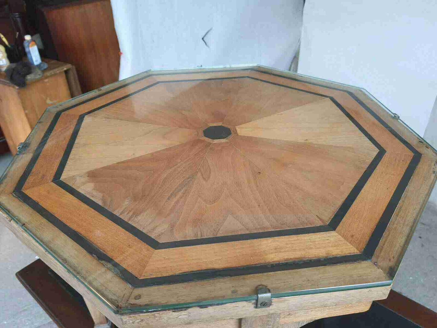20thC hexagonal small walnut marquetry side end coffee table glass top spade feet