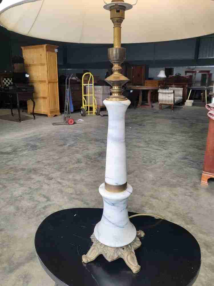 Vintage 20thC onyx table lamp brass base metal rings table light