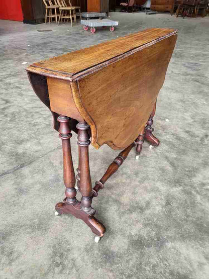 Antique gate leg drop leaf Sutherland dining occasional table seat 4