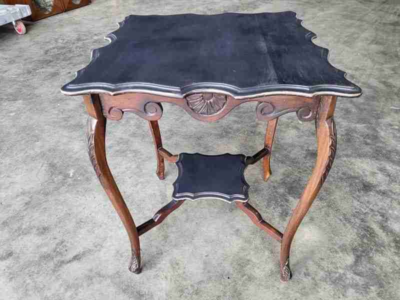 Vintage 20thC 2 tier square side end lamp table cabriole legs