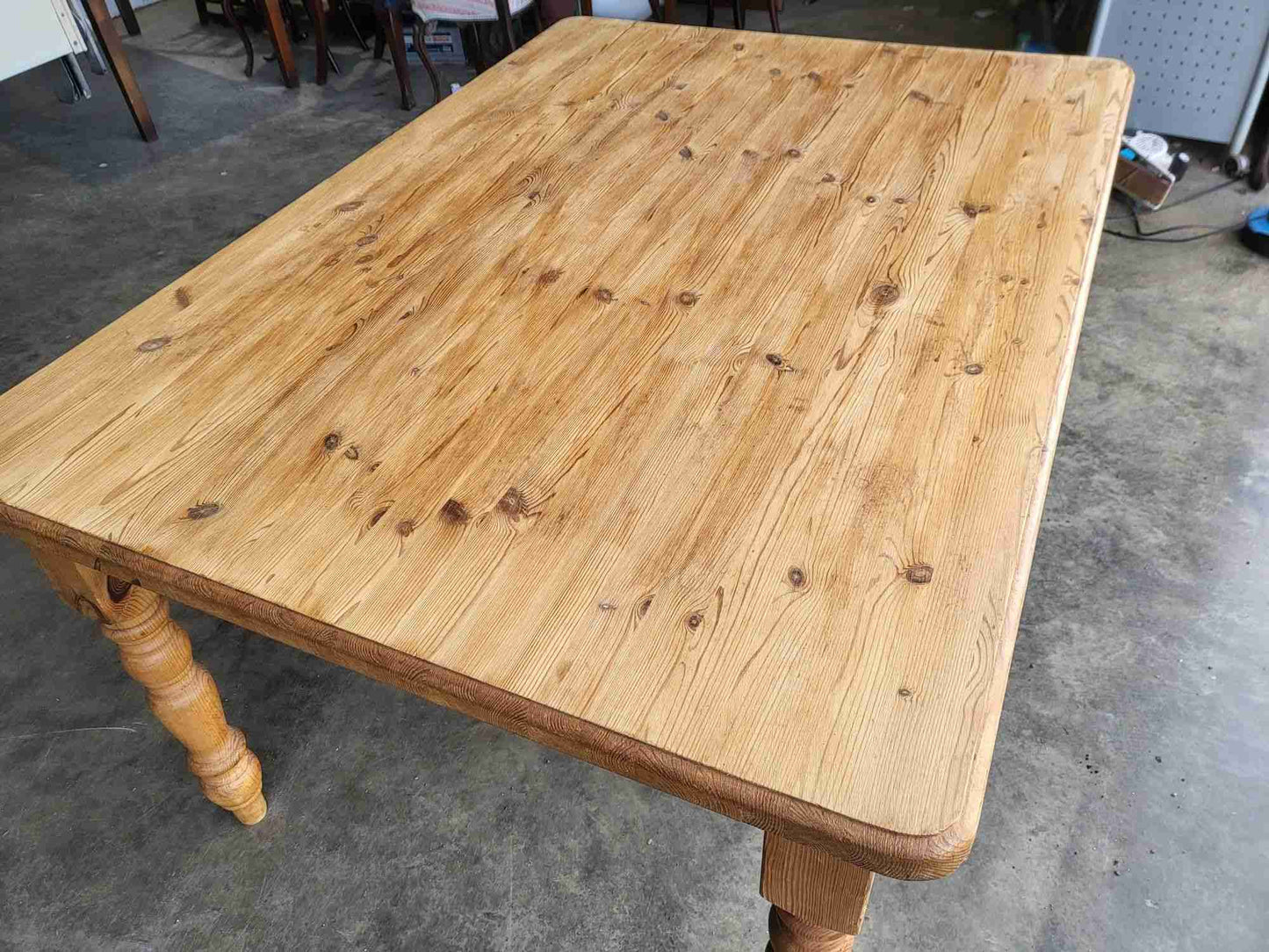 Pine kitchen dining table turned legs seat 6