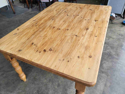 Pine kitchen dining table turned legs seat 6