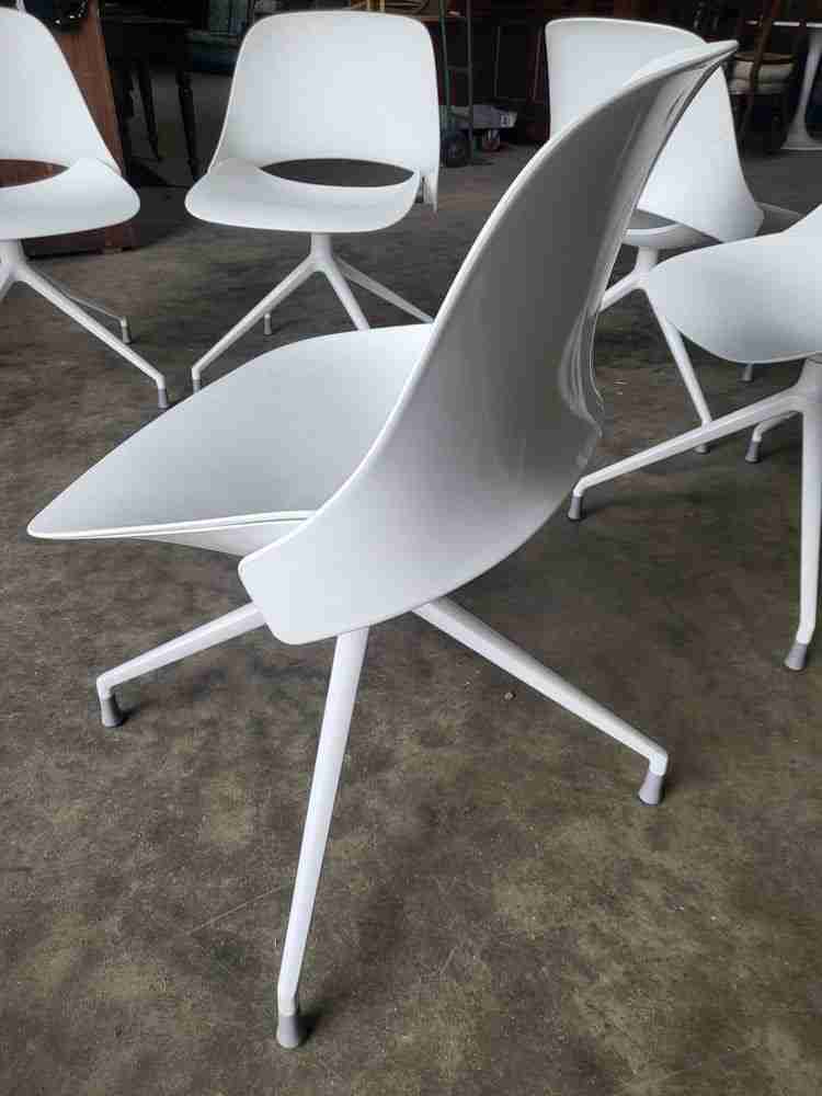 Six Humanscale Trea white 4 metal legs office dining chairs