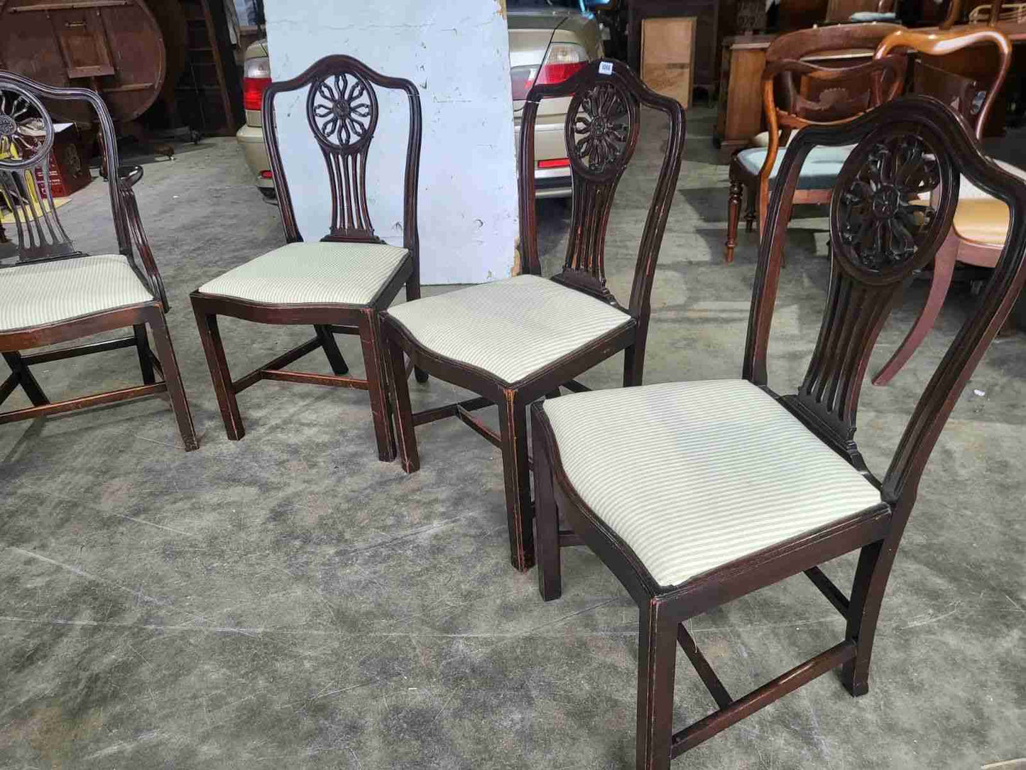 Six antique serpentine Georgian? mahogany dining chairs slat back carvers