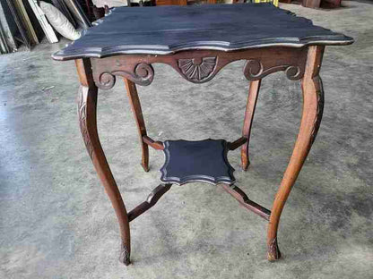 Vintage 20thC 2 tier square side end lamp table cabriole legs
