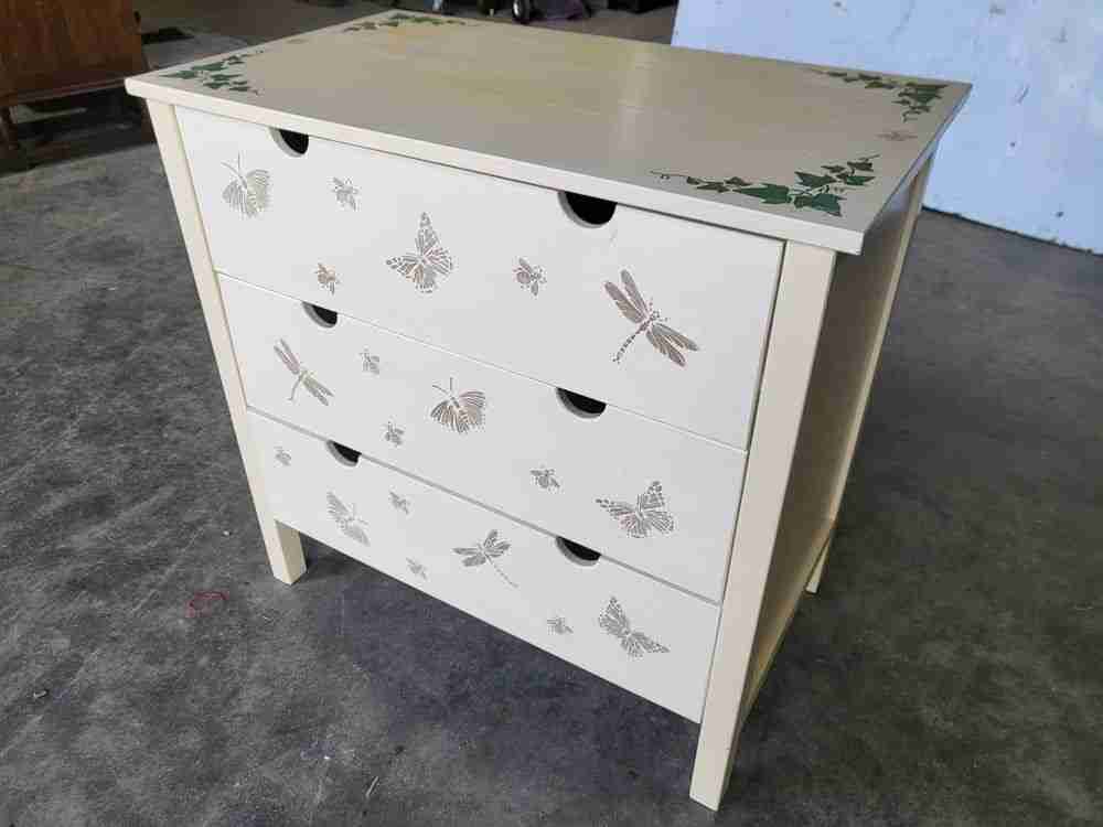 Small painted chest of drawers butterfly decoration 3 drawers