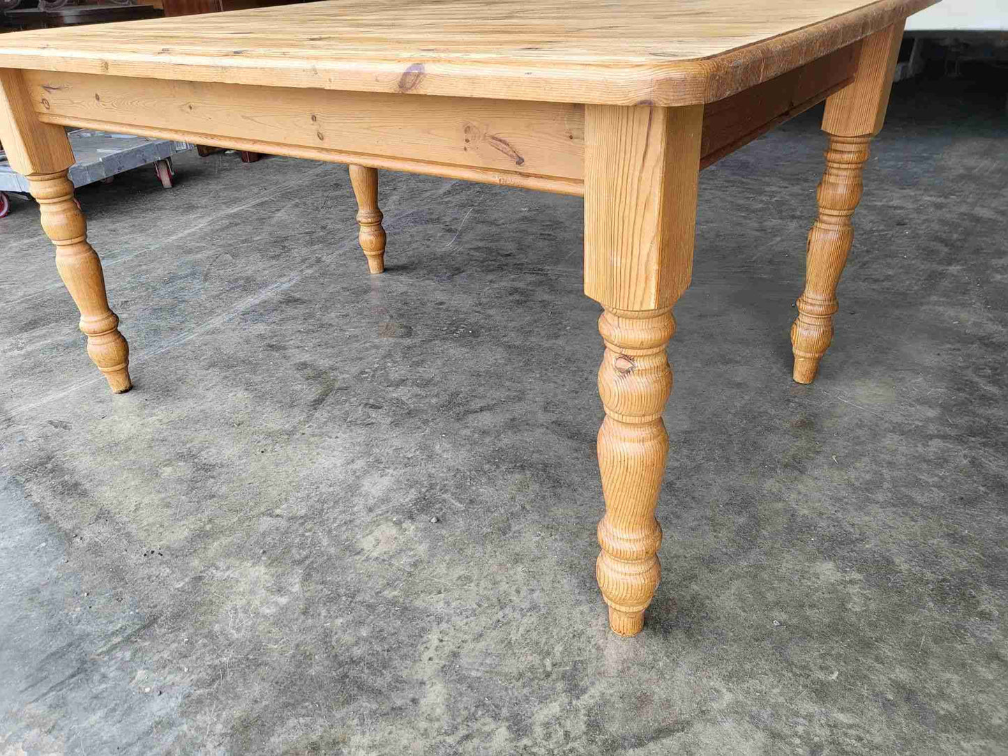 Pine kitchen dining table turned legs seat 6