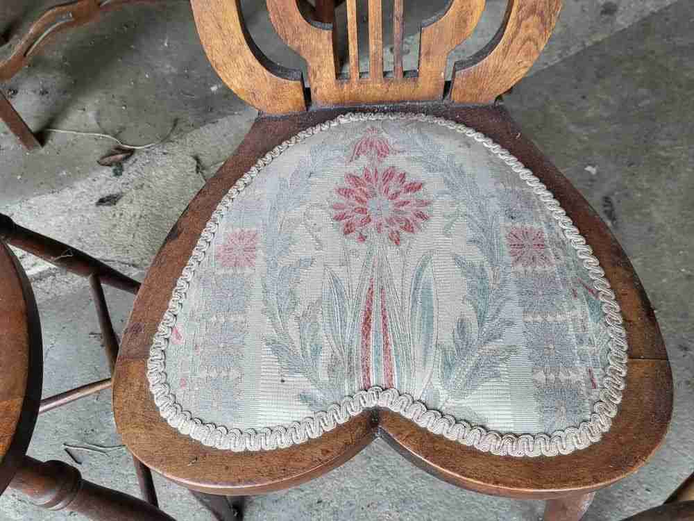 Six antique Lyre back dining chairs heart shaped seats turned legs