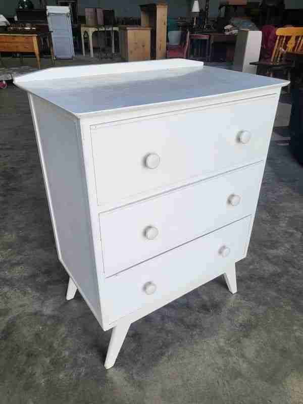 Vintage 20thC small painted white chest of drawers splayed legs 3 drawers