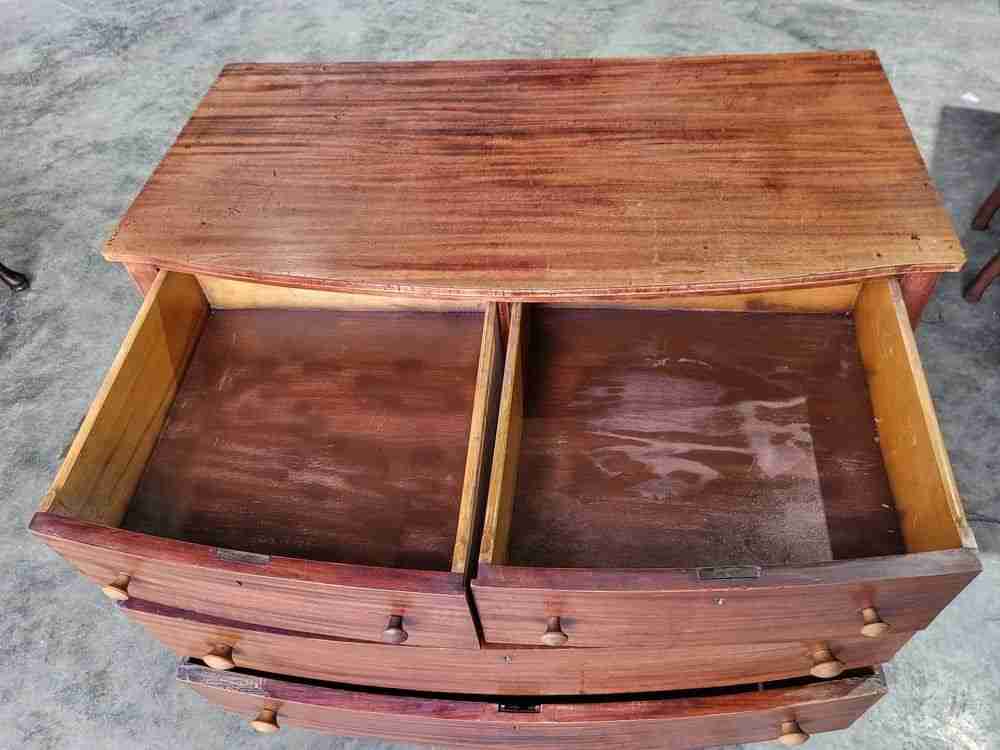 Vintage 20thC bow front chest of drawers 2 over 2 tapered legs