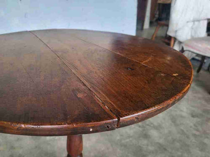 Antique Georgian round tripod pod side end lamp table