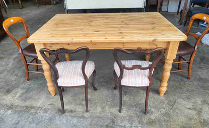 Pine kitchen dining table turned legs seat 6