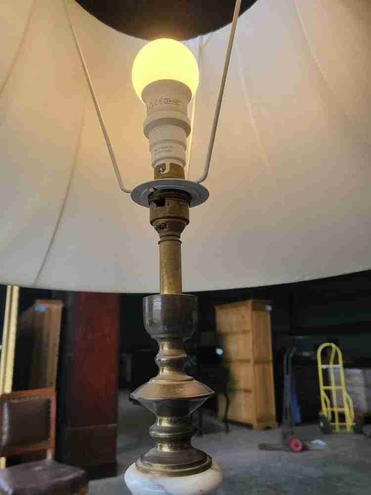 Vintage 20thC onyx table lamp brass base metal rings table light