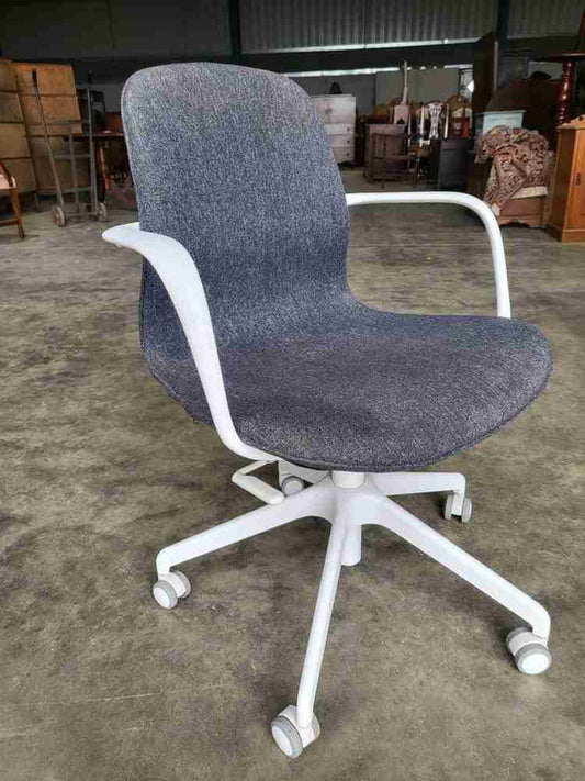 20thC 70's style swivel tilt office arm chair 5 star metal base castors white