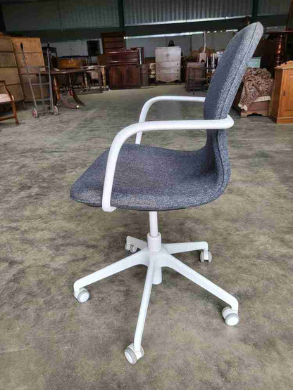 20thC 70's style swivel tilt office arm chair 5 star metal base castors white