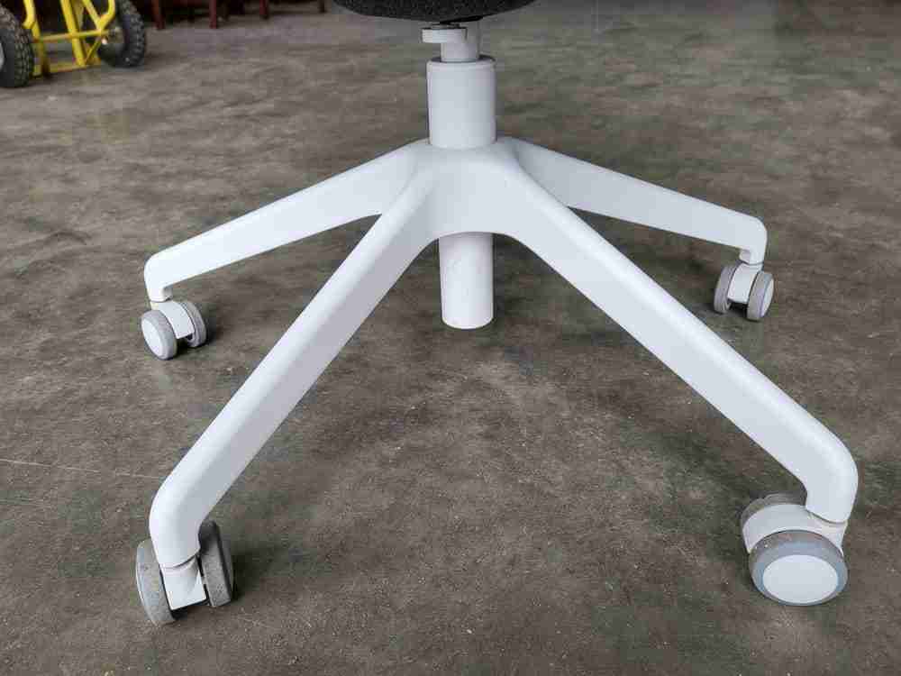 20thC 70's style swivel tilt office arm chair 5 star metal base castors white