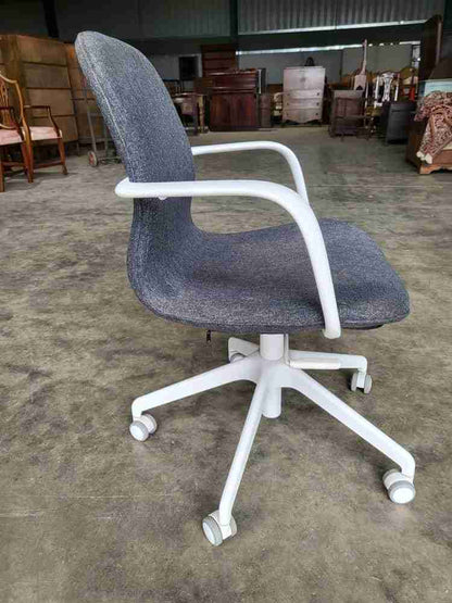 20thC 70's style swivel tilt office arm chair 5 star metal base castors white