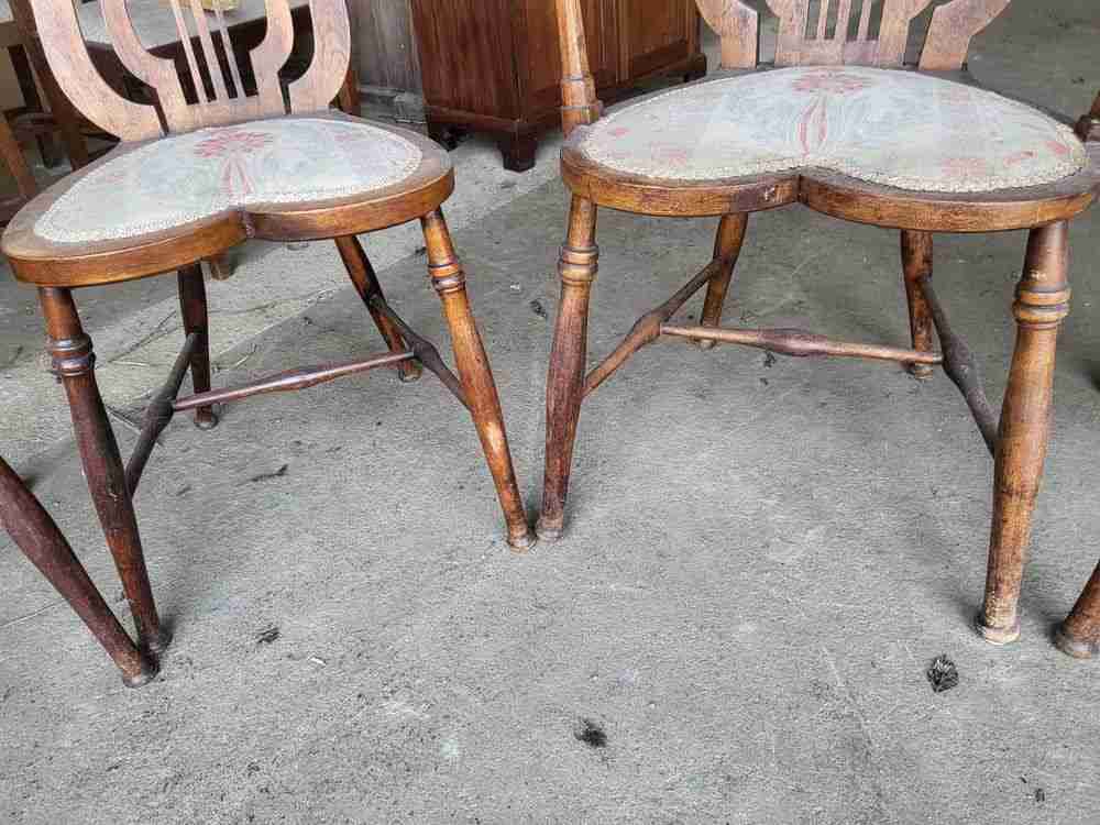 Six antique Lyre back dining chairs heart shaped seats turned legs