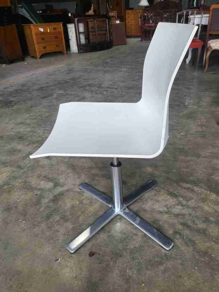 White 70's style  office swivel  chair chrome star base