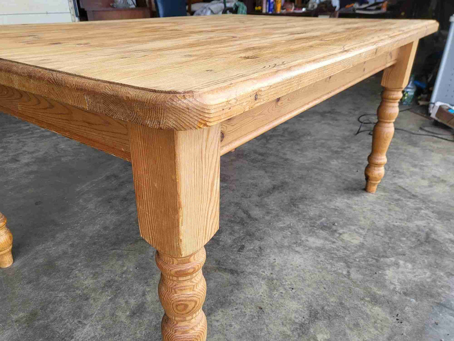 Pine kitchen dining table turned legs seat 6