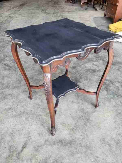 Vintage 20thC 2 tier square side end lamp table cabriole legs