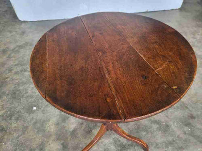Antique Georgian round tripod pod side end lamp table