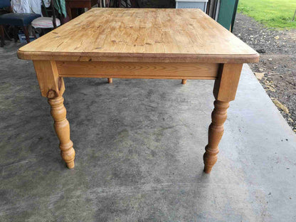 Pine kitchen dining table turned legs seat 6