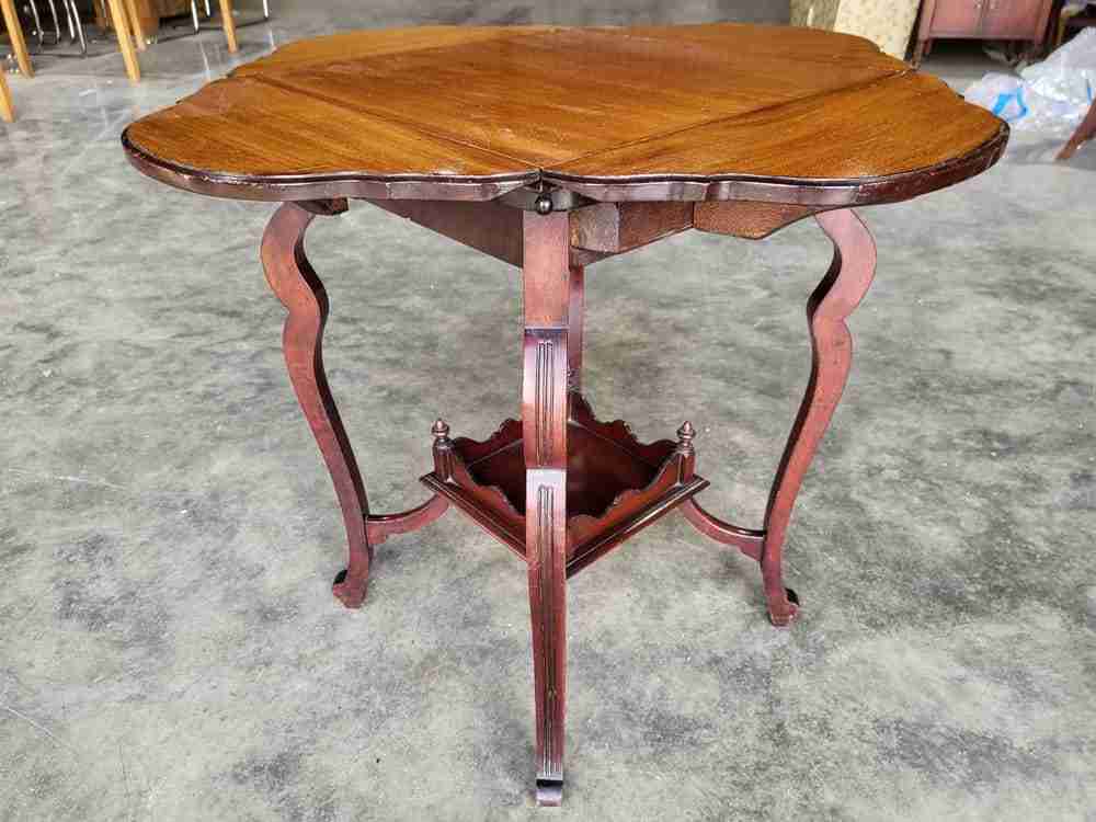 Antique Edwardian mahogany 4 drop leaf curved occasional tea dining card table