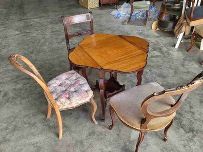 Antique Edwardian mahogany 4 drop leaf curved occasional tea dining card table