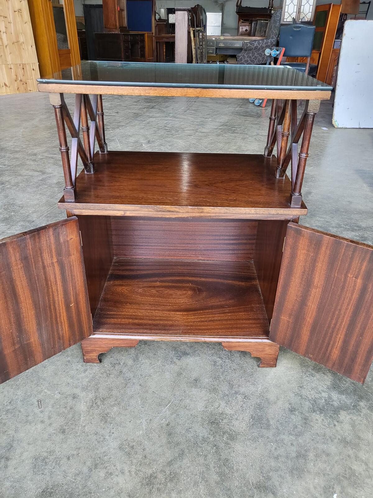 Antique repro mahogany 2 tier side end cabinet lamp table