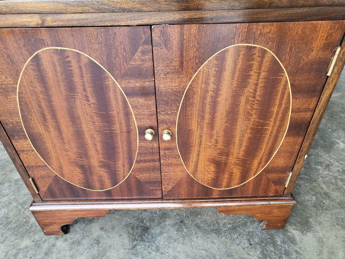 Antique repro mahogany 2 tier side end cabinet lamp table