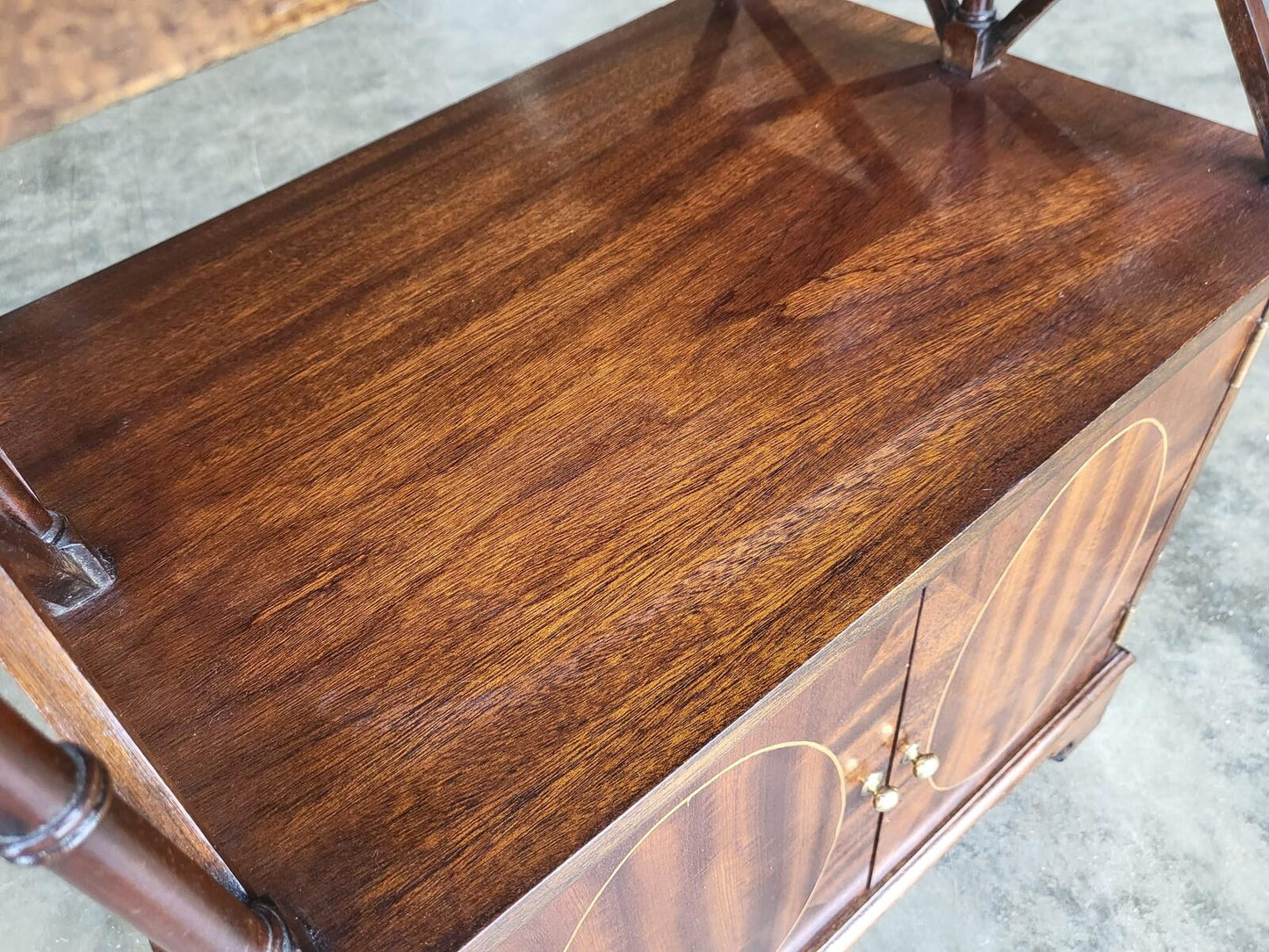 Antique repro mahogany 2 tier side end cabinet lamp table