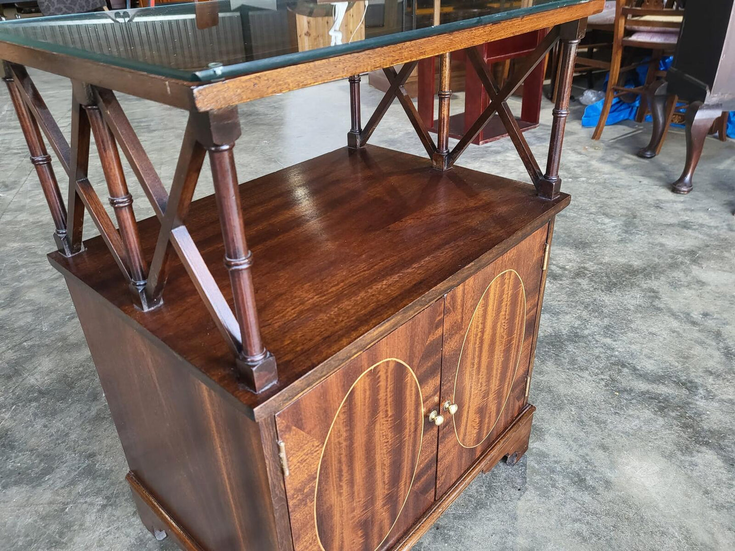 Antique repro mahogany 2 tier side end cabinet lamp table
