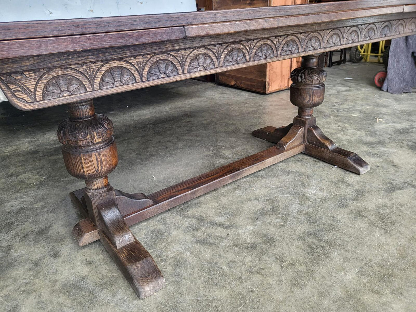 Vintage dark oak large extending pedestal dining table seat 12