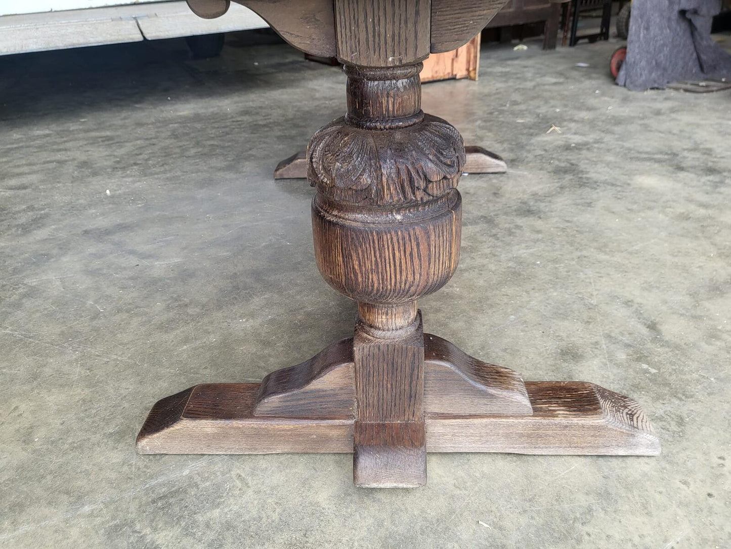 Vintage dark oak large extending pedestal dining table seat 12