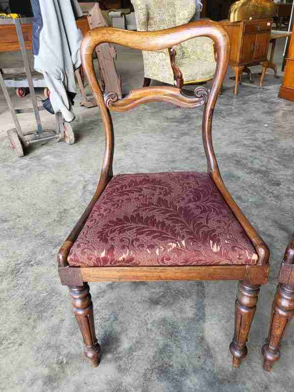 Four mixed Victorian mahogany bar back dining chairs carved legs drop in seats