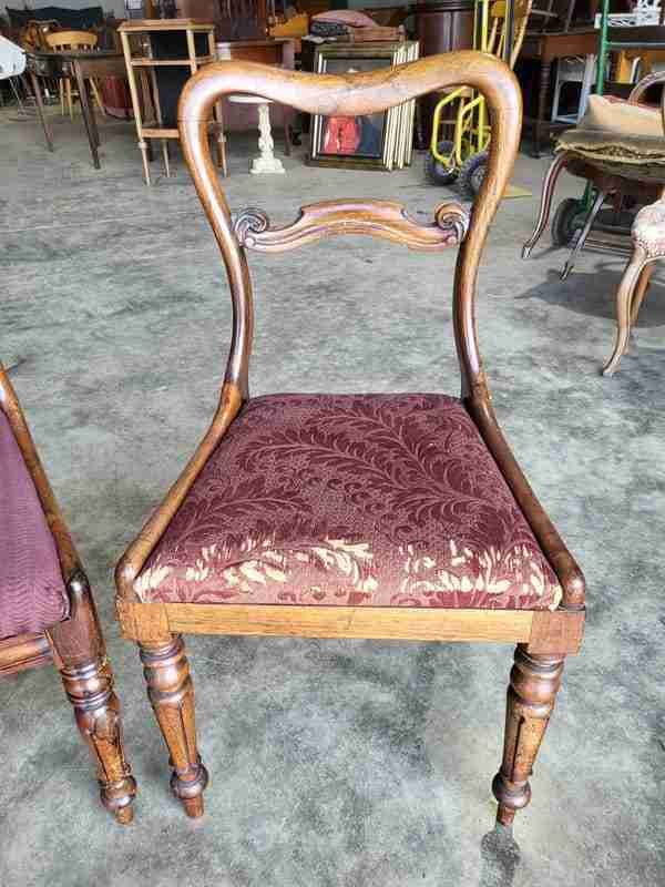 Four mixed Victorian mahogany bar back dining chairs carved legs drop in seats