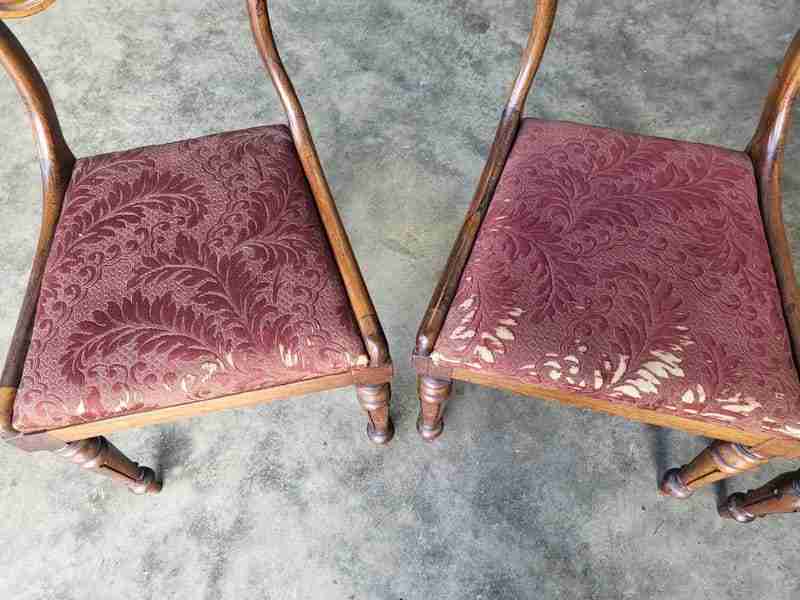 Four mixed Victorian mahogany bar back dining chairs carved legs drop in seats