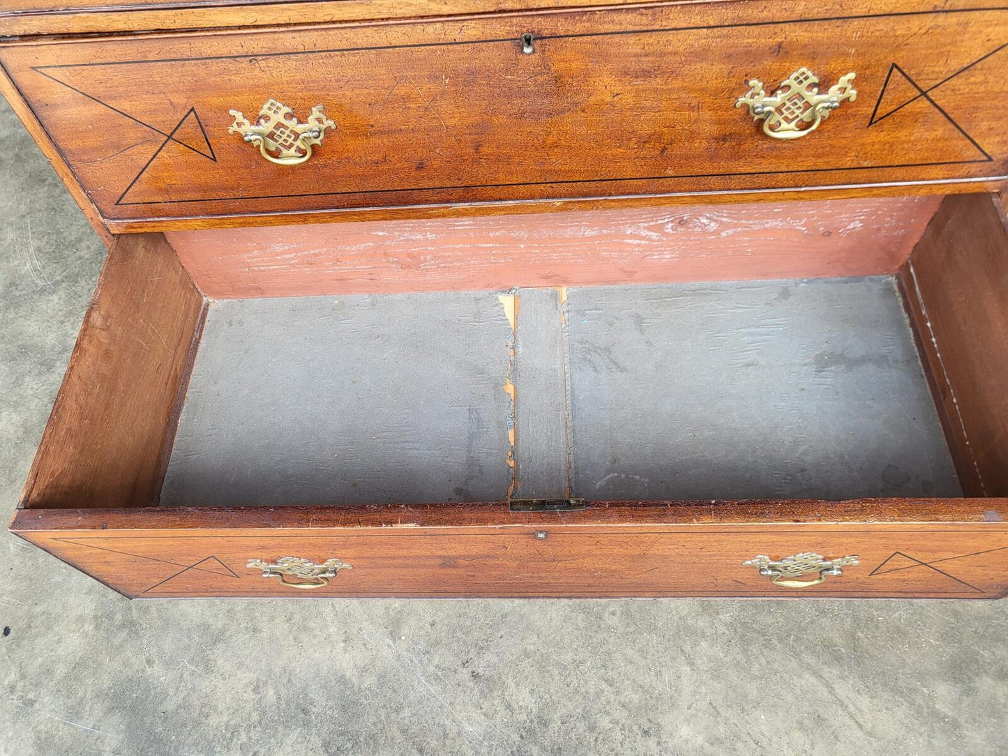 Antique Georgian strung 2 over 2 chest of drawers bracket feet