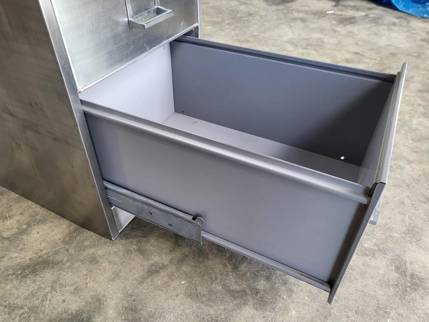 Large brushed metal 4 drawers silver filing cabinet