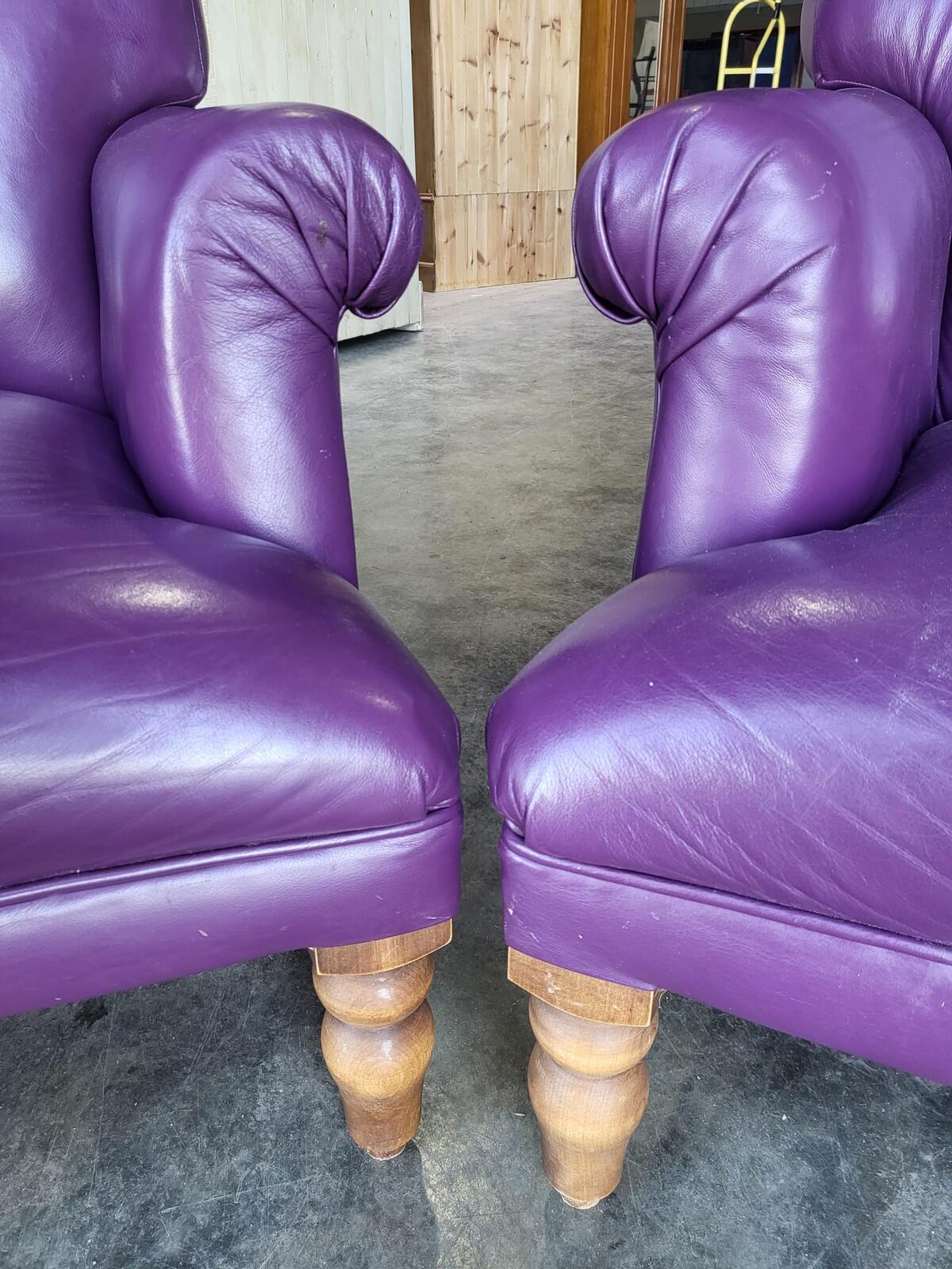 Antique repro leather 2 seat sofa 2 x armchairs wood legs