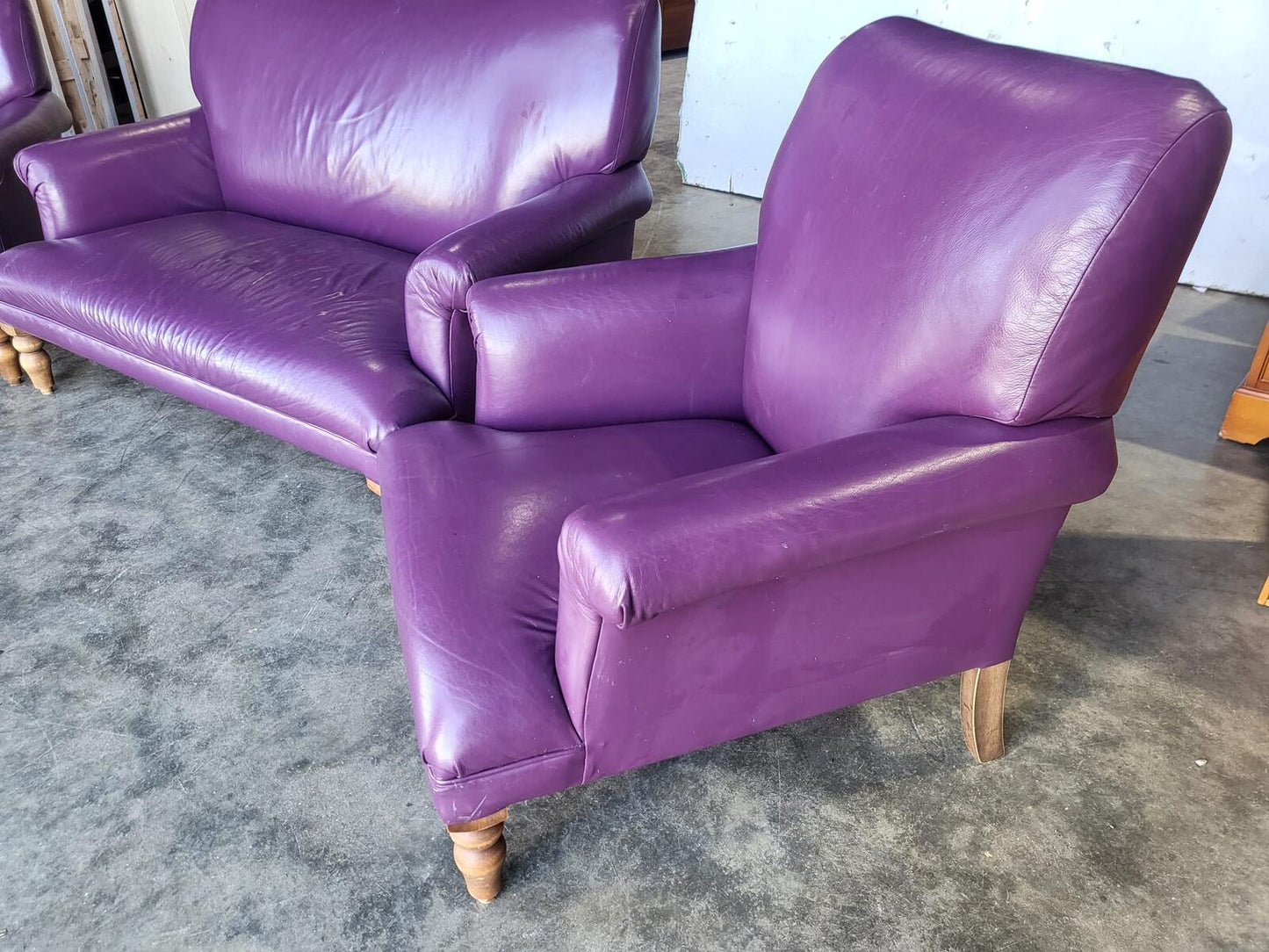 Antique repro leather 2 seat sofa 2 x armchairs wood legs