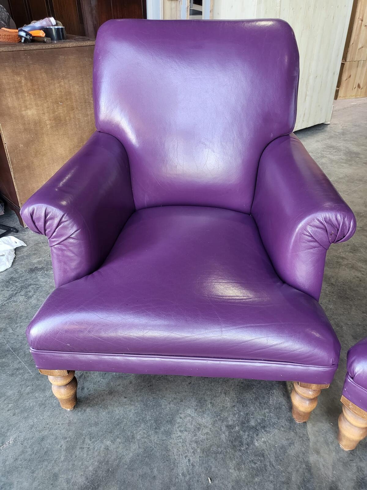 Antique repro leather 2 seat sofa 2 x armchairs wood legs